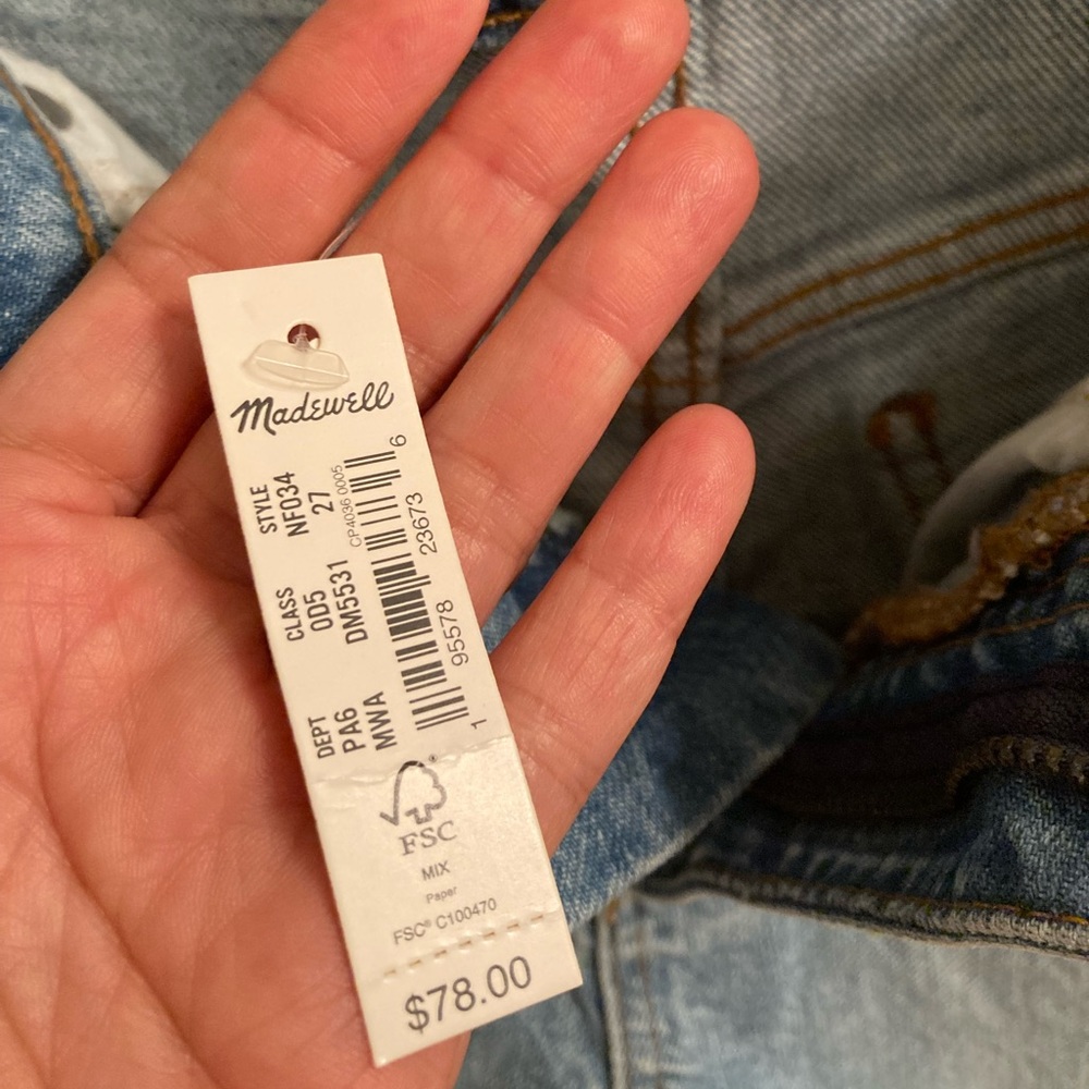 NWT: Madewell relaxed, distressed mid rise denim shorts, size 27 - Picture 8 of 12